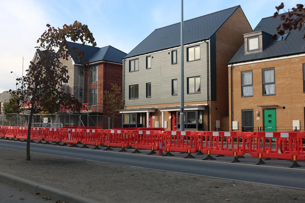 Milton Keynes house prices fell 0.7% to £325,000